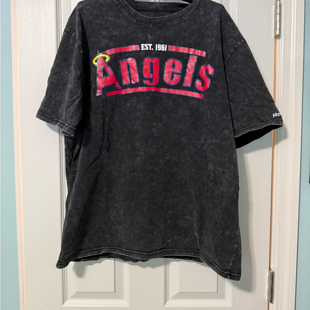 NWOT Distressed Angels Graphic T-Shirt Size XL
